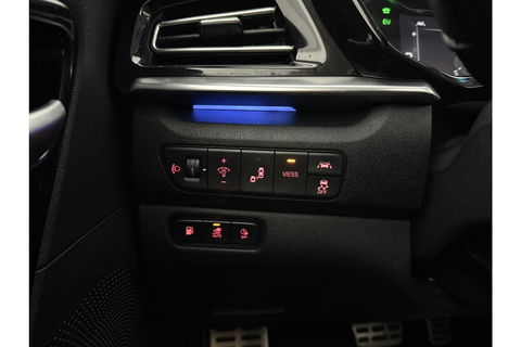Kia Niro 1.6 GDi PHEV ExecutiveLine 119PK Pano Sfeer Camera Trekhaak Carplay JBL-Audio Virtual LED Clima Cruise Navi PDC 16''LMV