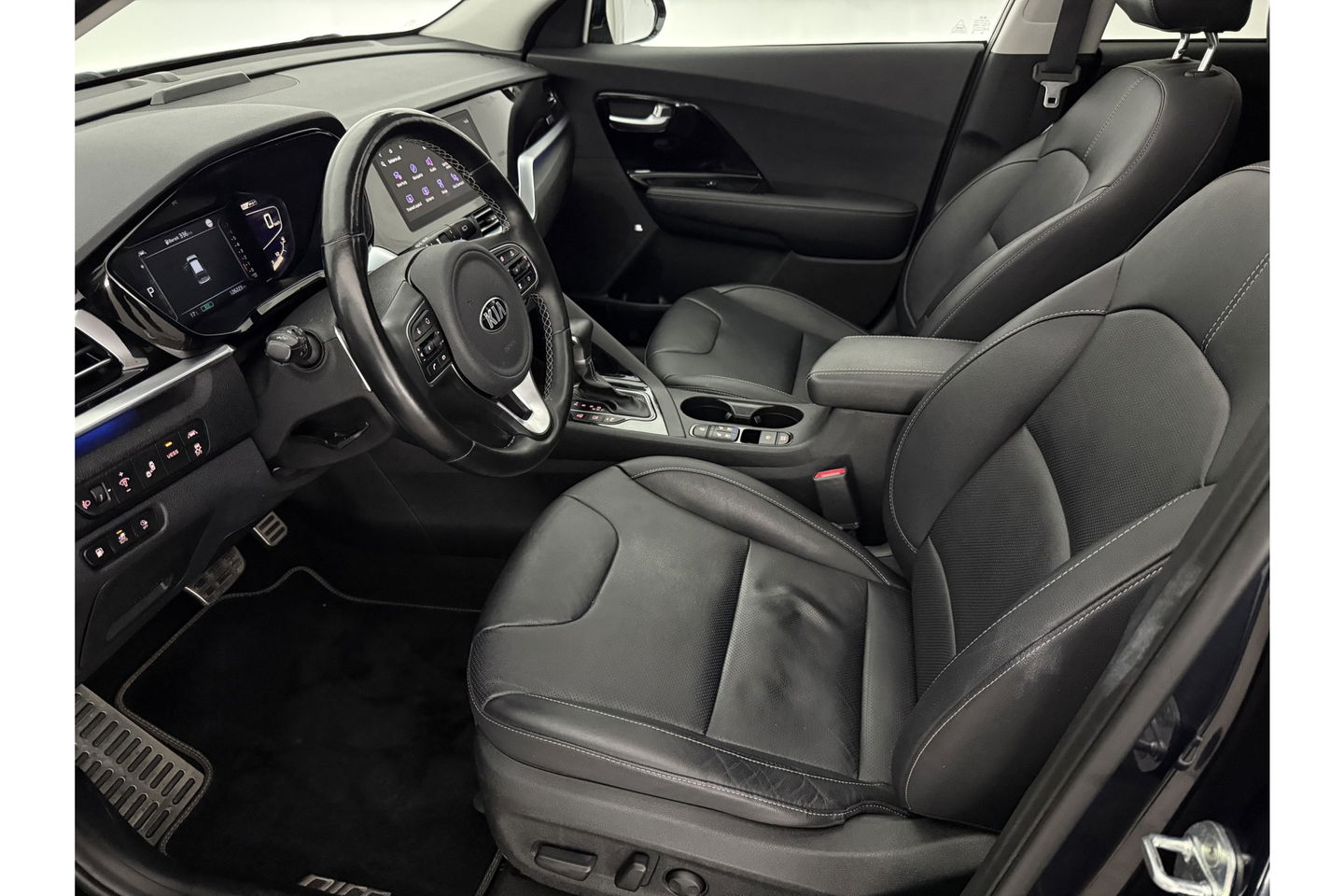 Kia Niro 1.6 GDi PHEV ExecutiveLine 119PK Pano Sfeer Camera Trekhaak Carplay JBL-Audio Virtual LED Clima Cruise Navi PDC 16''LMV