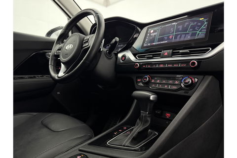 Kia Niro 1.6 GDi PHEV ExecutiveLine 119PK Pano Sfeer Camera Trekhaak Carplay JBL-Audio Virtual LED Clima Cruise Navi PDC 16''LMV