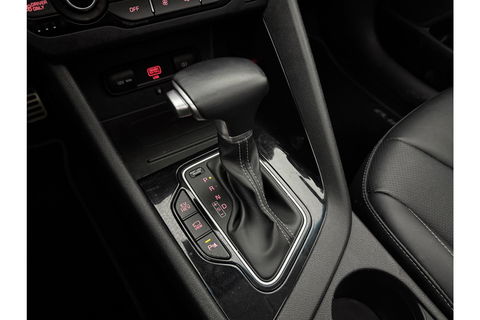 Kia Niro 1.6 GDi PHEV ExecutiveLine 119PK Pano Sfeer Camera Trekhaak Carplay JBL-Audio Virtual LED Clima Cruise Navi PDC 16''LMV