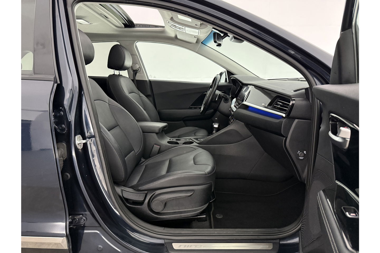Kia Niro 1.6 GDi PHEV ExecutiveLine 119PK Pano Sfeer Camera Trekhaak Carplay JBL-Audio Virtual LED Clima Cruise Navi PDC 16''LMV