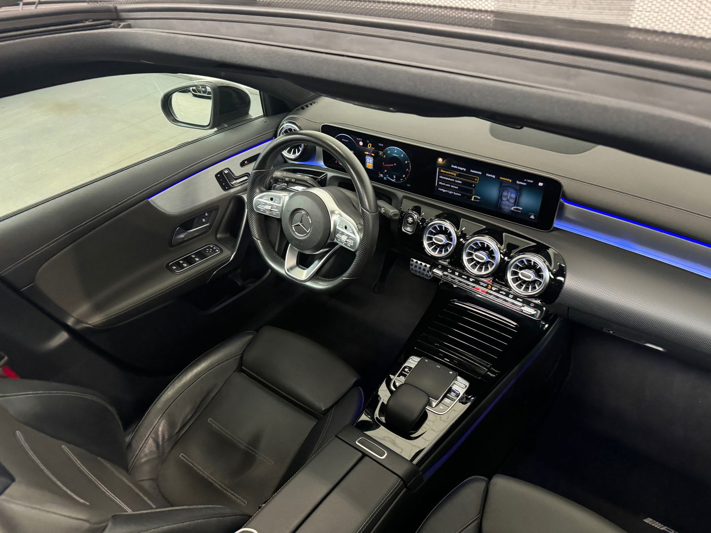 Mercedes-Benz A-Klasse 200 AMG Pano|Memory|Sfeer|Leer|Keyless