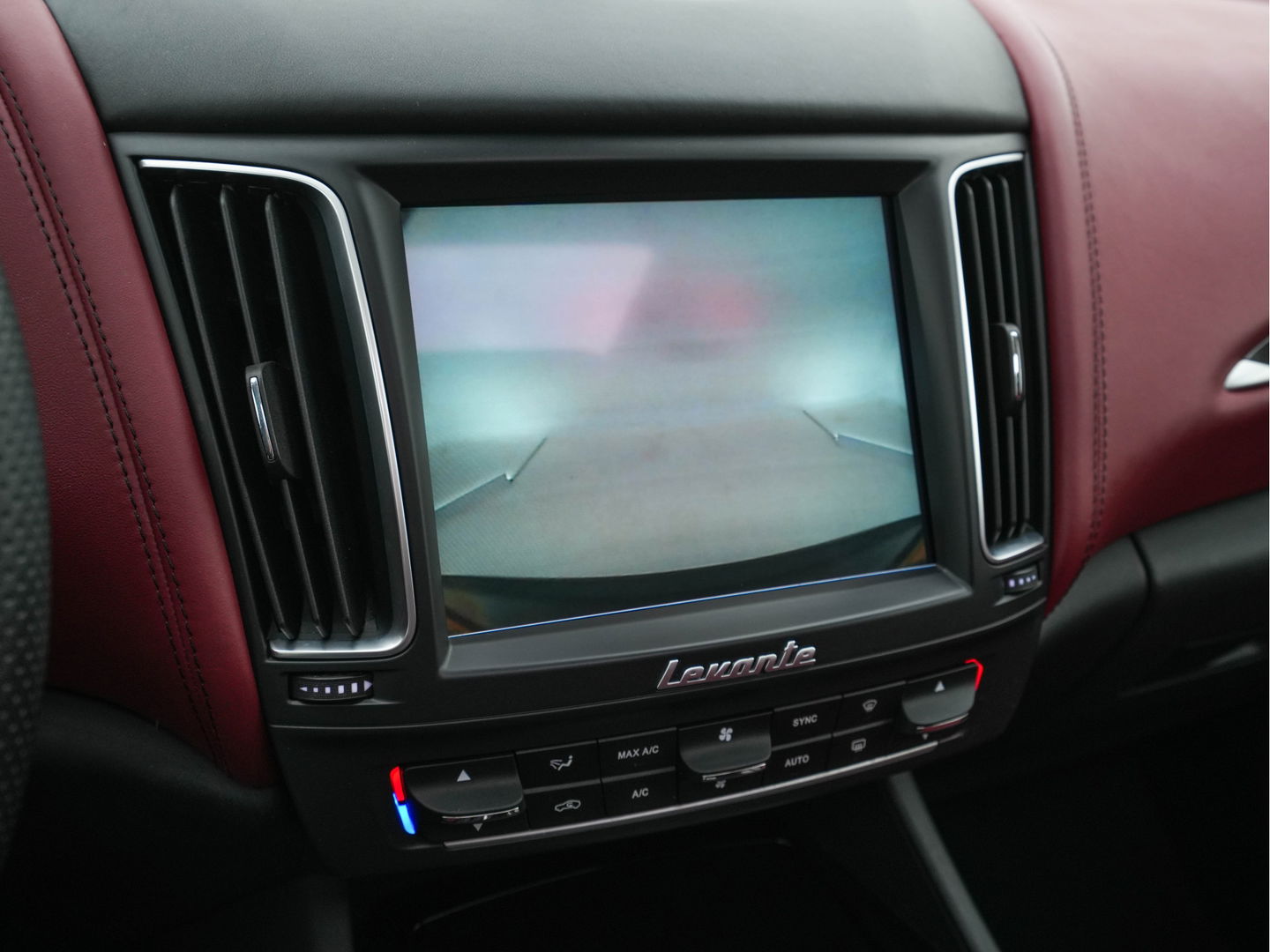 Maserati Levante 3.0 V6 D AWD Business Plus Pack [ Wrapped ] Aut. *PANO | NAPPA-LEATHER | BI-XENON | MEMORY-PACK | KEYLESS | CAMERA | DAB+ | NAVI-FULLMAP | CRUISE | SPORT-SEATS | 19"ALU*
