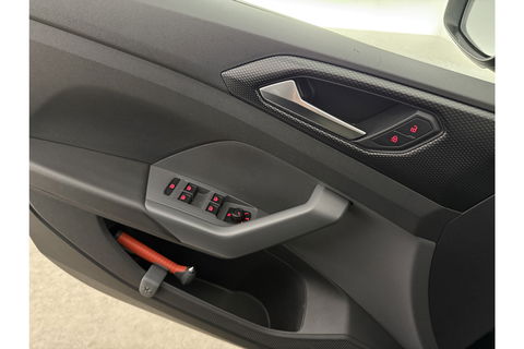 Volkswagen T-Cross 1.0 TSI Carplay LED Airco Cruise Navigatie 16''LMV