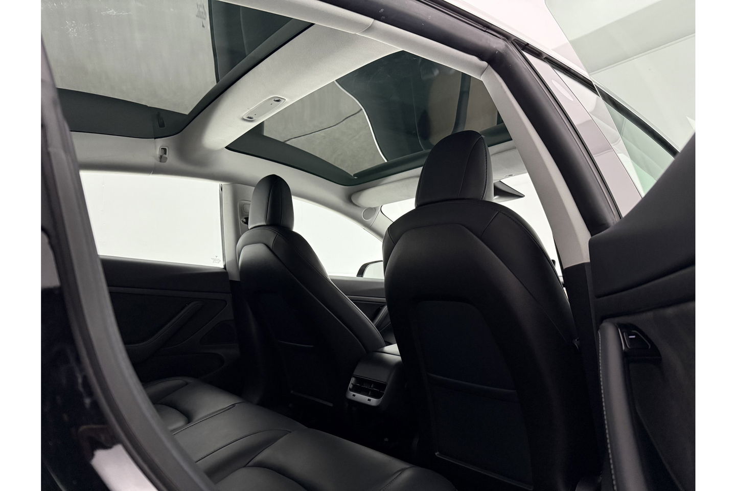 Tesla Model 3 Standard RWD Plus 60 kWh 238PK Autopilot Camera LED Panoview Clima Cruise Navi PDC Memory-Seat 18"LMV Trekhaak