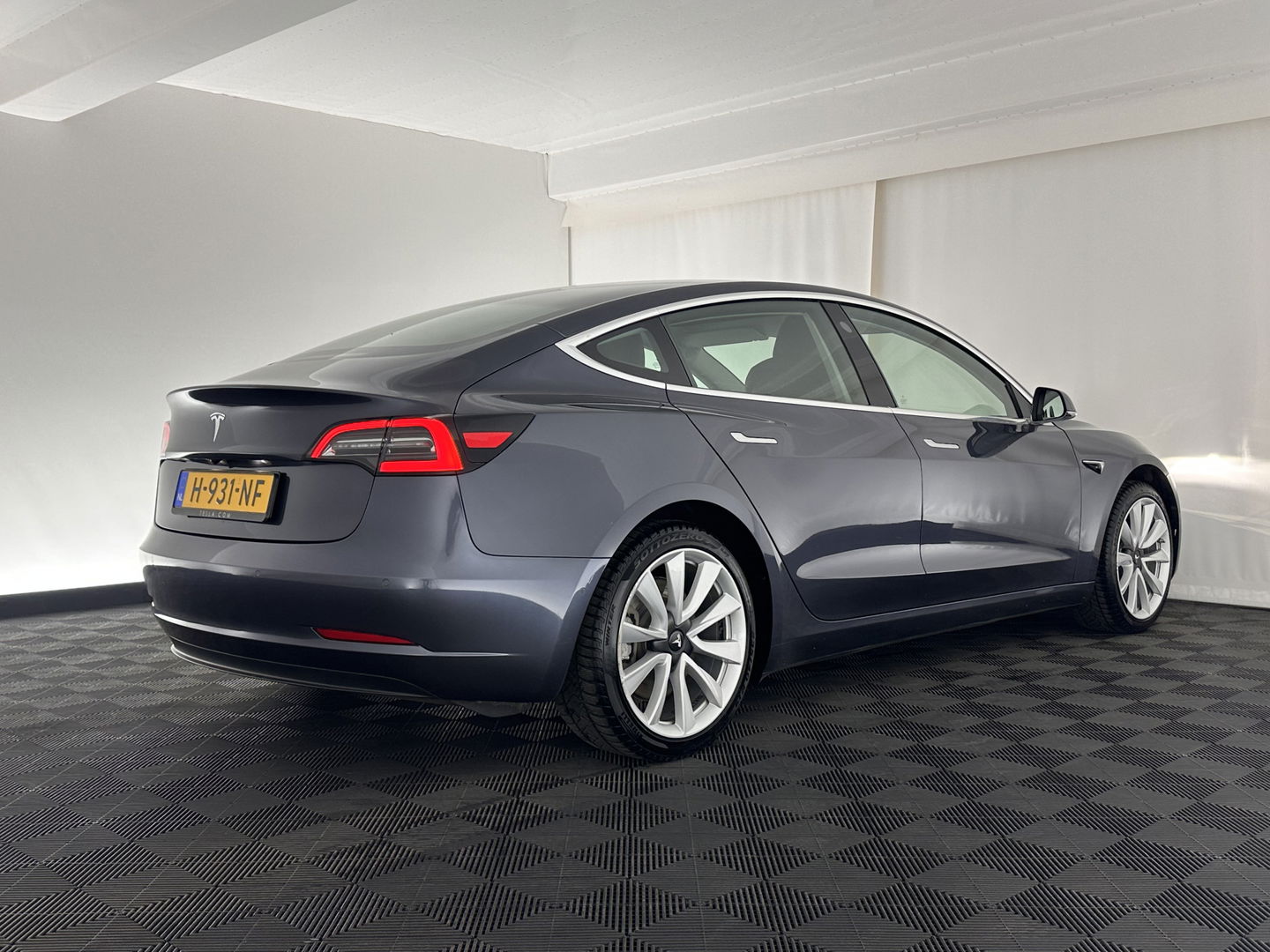 Tesla Model 3 Standard RWD Plus 60 kWh [ 3-Fase ] (INCL-BTW) Aut. *PANO | AUTO-PILOT | NAPPA-LEATHER | KEYLESS | FULL-LED | MEMORY-PACK | SURROUND-VIEW | DAB | CARPLAY | DIGI-COCKPIT | LANE-ASSIST | HEATED-COMFORT-SEATS | 19"ALU*
