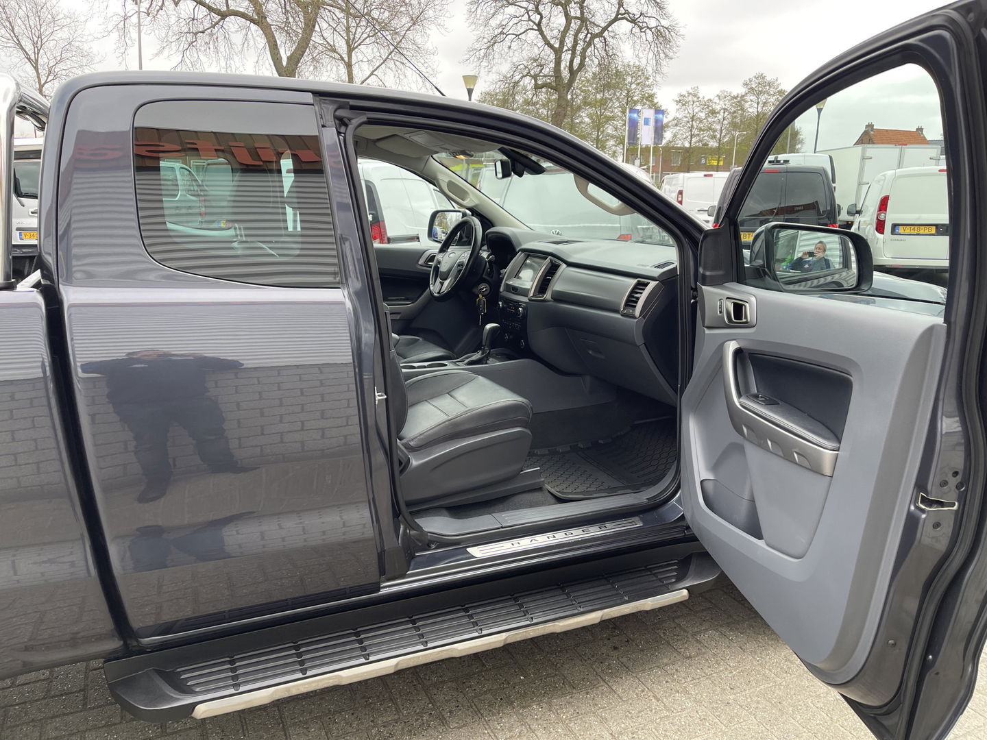 Ford Ranger 2.2 TDCi 160pk automaat 4x4 Limited Supercab / rijklaar € 22.950 ex btw / lease vanaf € 446 / airco / cruise / navi / leer / trekhaak 3500 kg !