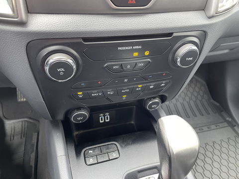 Ford Ranger 2.2 TDCi 160pk automaat 4x4 Limited Supercab / rijklaar € 22.950 ex btw / lease vanaf € 446 / airco / cruise / navi / leer / trekhaak 3500 kg !