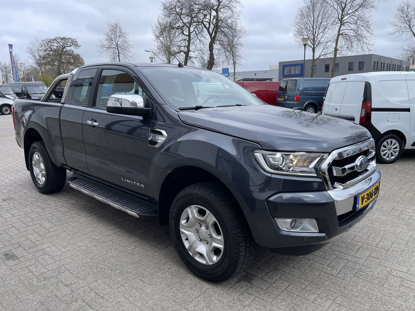 Ford Ranger 2.2 TDCi 160pk automaat 4x4 Limited Supercab / rijklaar € 22.950 ex btw / lease vanaf € 446 / airco / cruise / navi / leer / trekhaak 3500 kg !