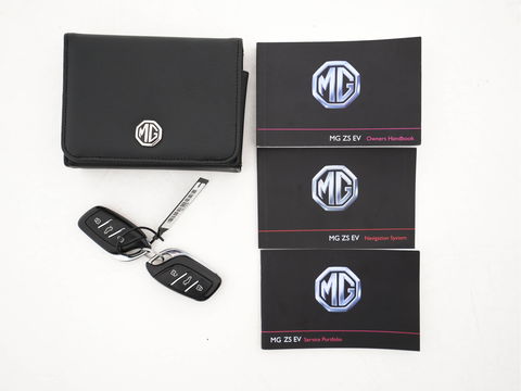 MG ZS EV Luxury 45 kWh (INCL-BTW) *PANO | FULL-LEATHER | CCS-FASTLOADER | KEYLESS | NAVI-FULLMAP | ADAPTIVE-CRUISE | CAMERA | HEATED-SPORT-SEATS | CARPLAY | BLINDSPOT | DAB | LANE-ASSIST | 17"ALU*