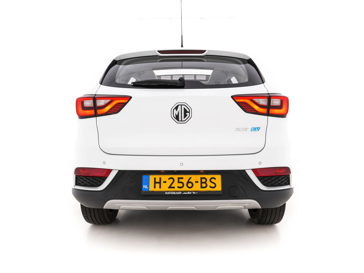 MG ZS EV Luxury 45 kWh (INCL-BTW) *PANO | FULL-LEATHER | CCS-FASTLOADER | KEYLESS | NAVI-FULLMAP | ADAPTIVE-CRUISE | CAMERA | HEATED-SPORT-SEATS | CARPLAY | BLINDSPOT | DAB | LANE-ASSIST | 17"ALU*