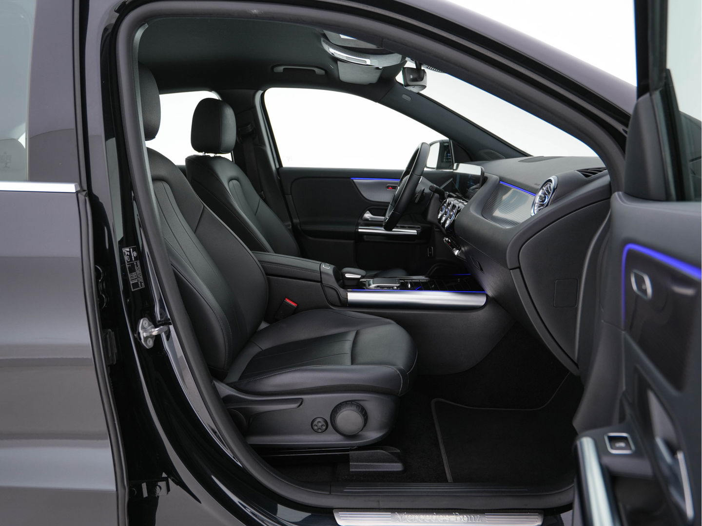 Mercedes-Benz EQA 250 Business Solution Luxury 67 kWh [ 3-Fase ] (INCL-BTW) *FULL-LEATHER | WIDE-SCREEN-DIGI-COCKPIT | FULL-LED | BLINDSPOT | AMBIENT-LIGHT | CAMERA | NAVI-FULLMAP | DAB+ | COMFORT-SEATS | ECC | SHIFT-PADDLES | CRUISE | HEATED-SEATS | 18''A