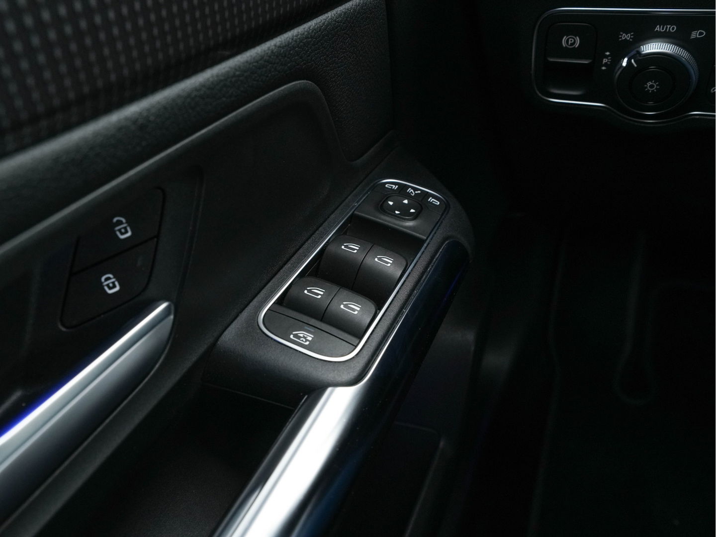 Mercedes-Benz EQA 250 Business Solution Luxury 67 kWh [ 3-Fase ] (INCL-BTW) *FULL-LEATHER | WIDE-SCREEN-DIGI-COCKPIT | FULL-LED | BLINDSPOT | AMBIENT-LIGHT | CAMERA | NAVI-FULLMAP | DAB+ | COMFORT-SEATS | ECC | SHIFT-PADDLES | CRUISE | HEATED-SEATS | 18''A