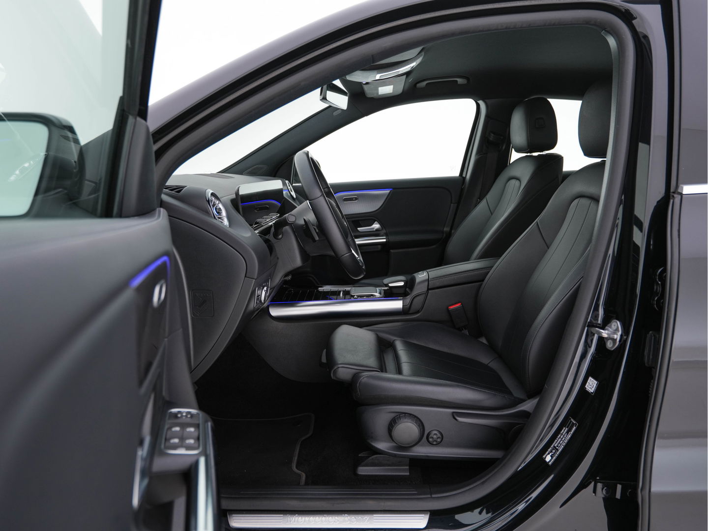 Mercedes-Benz EQA 250 Business Solution Luxury 67 kWh [ 3-Fase ] (INCL-BTW) *FULL-LEATHER | WIDE-SCREEN-DIGI-COCKPIT | FULL-LED | BLINDSPOT | AMBIENT-LIGHT | CAMERA | NAVI-FULLMAP | DAB+ | COMFORT-SEATS | ECC | SHIFT-PADDLES | CRUISE | HEATED-SEATS | 18''A