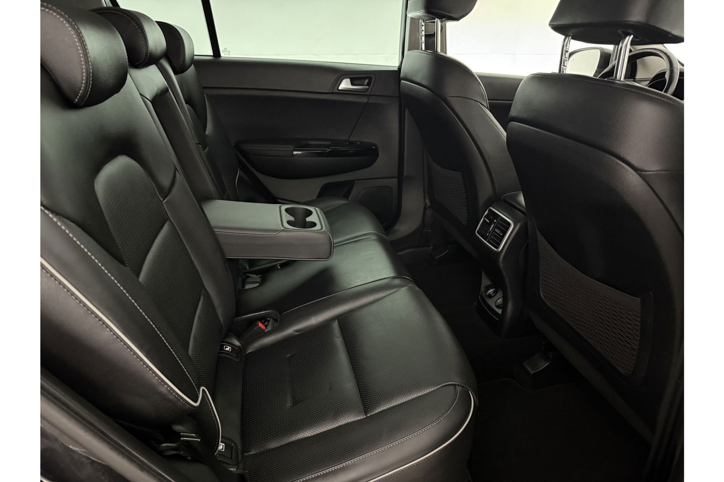 Kia Sportage 1.6 T-GDI 2WD DCT Black Edition 177PK Camera LED JBL-Audio Carplay Clima Cruise Navi PDC 17''LMV