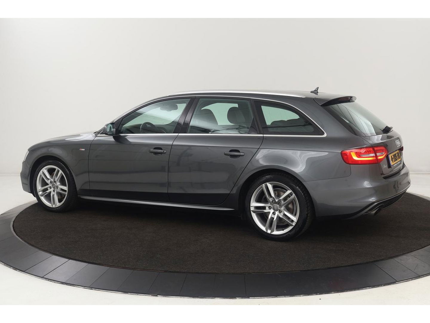 Audi A4 1.8 TFSI Sport | Xenon | Half leder | Navigatie | Sportstoelen | Climate control | Parkeerhulp | Cruise control | Bluetooth | S Line