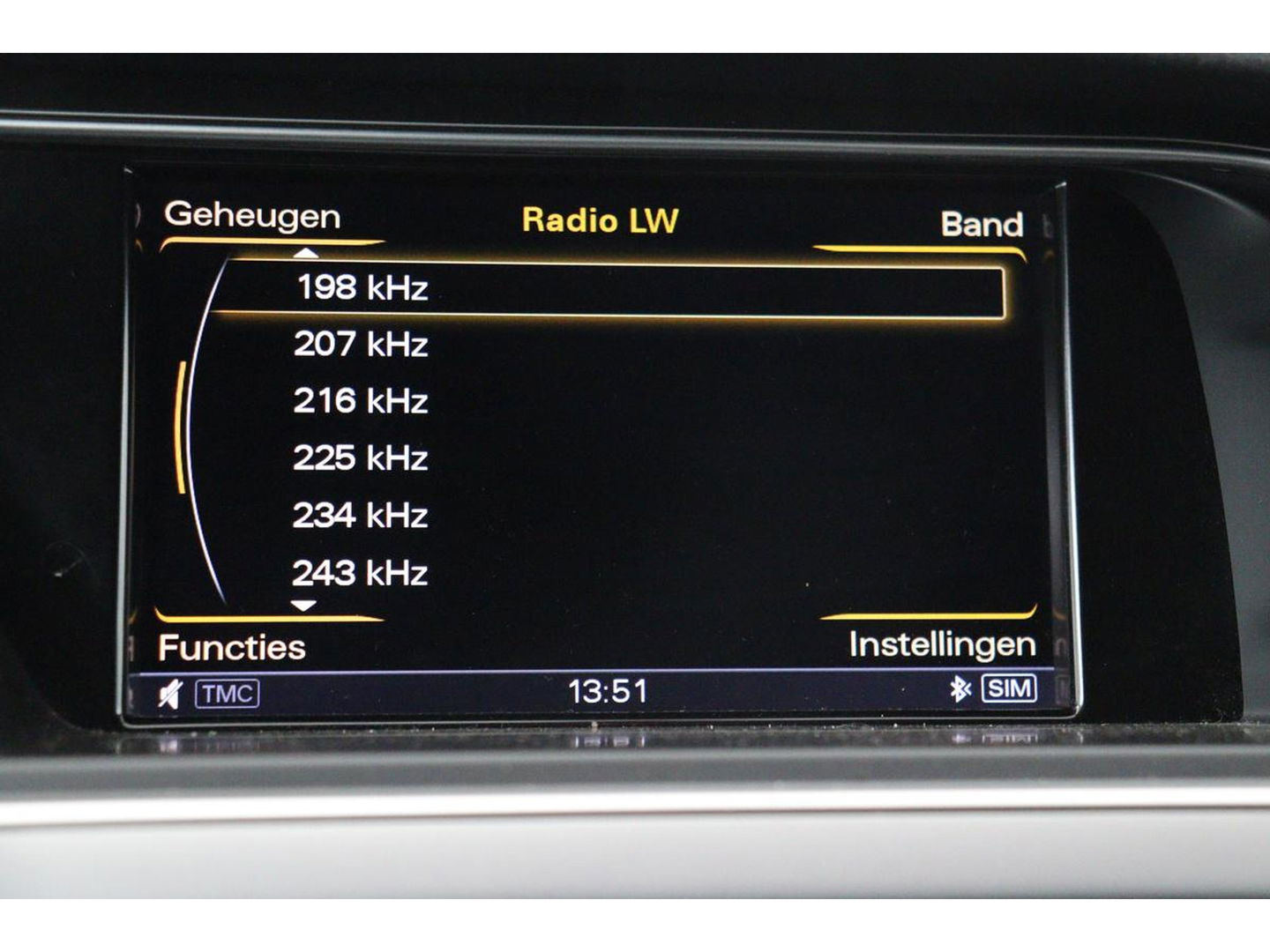 Audi A4 1.8 TFSI Sport | Xenon | Half leder | Navigatie | Sportstoelen | Climate control | Parkeerhulp | Cruise control | Bluetooth | S Line