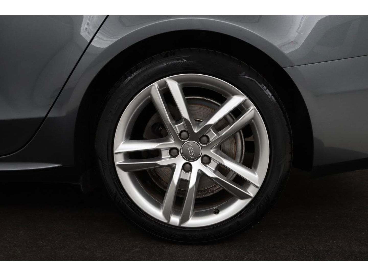 Audi A4 1.8 TFSI Sport | Xenon | Half leder | Navigatie | Sportstoelen | Climate control | Parkeerhulp | Cruise control | Bluetooth | S Line