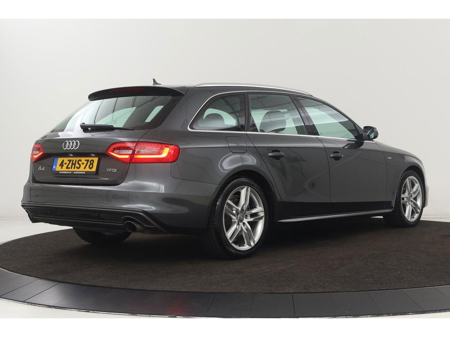 Audi A4 1.8 TFSI Sport | Xenon | Half leder | Navigatie | Sportstoelen | Climate control | Parkeerhulp | Cruise control | Bluetooth | S Line