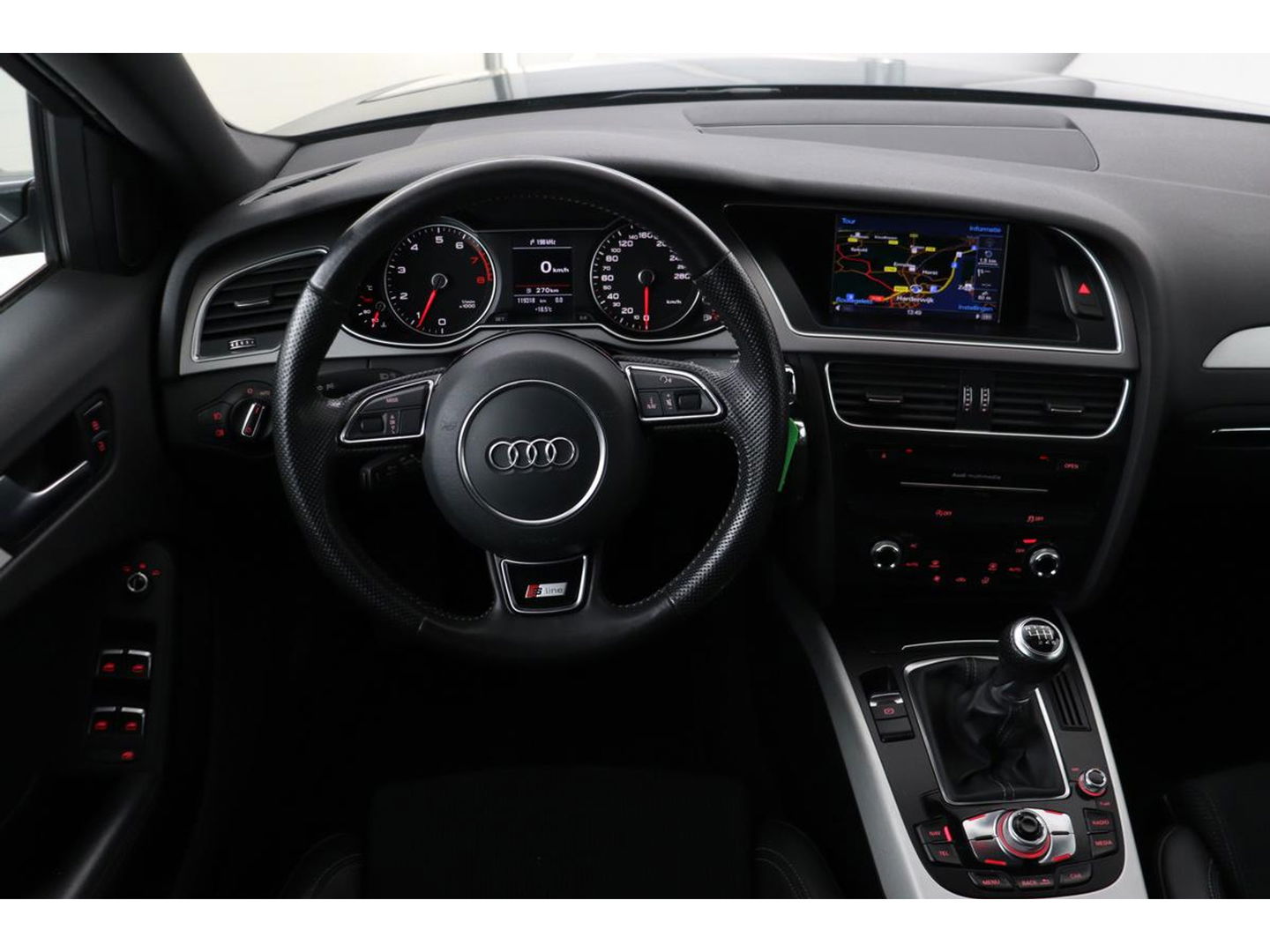 Audi A4 1.8 TFSI Sport | Xenon | Half leder | Navigatie | Sportstoelen | Climate control | Parkeerhulp | Cruise control | Bluetooth | S Line