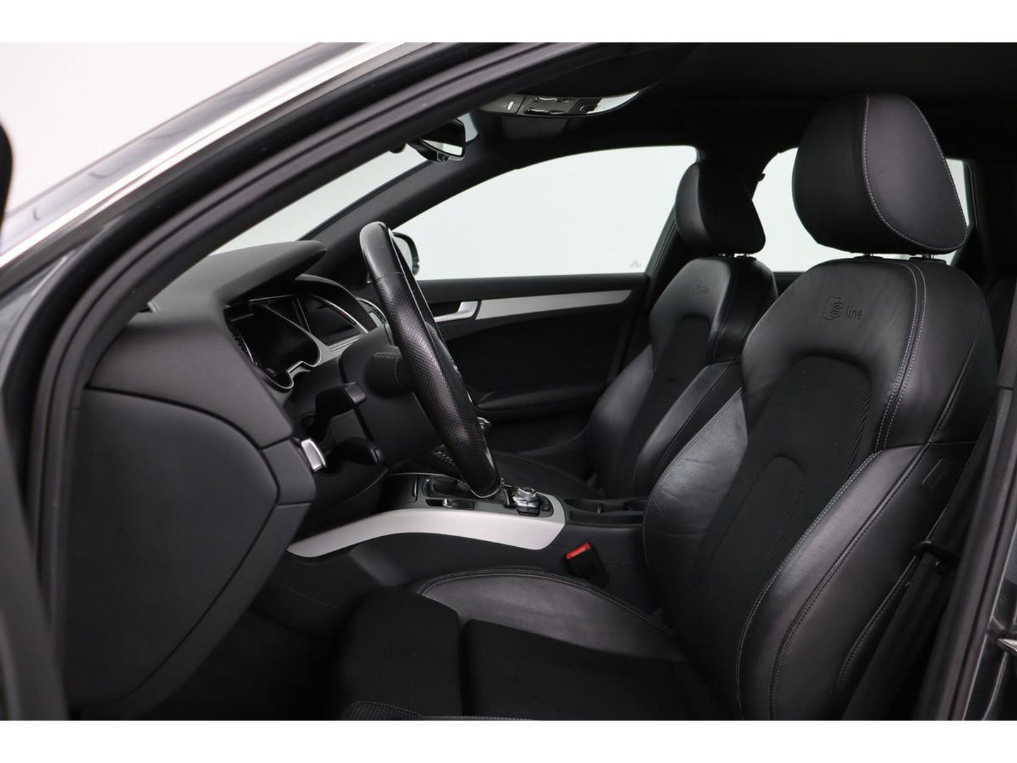 Audi A4 1.8 TFSI Sport | Xenon | Half leder | Navigatie | Sportstoelen | Climate control | Parkeerhulp | Cruise control | Bluetooth | S Line