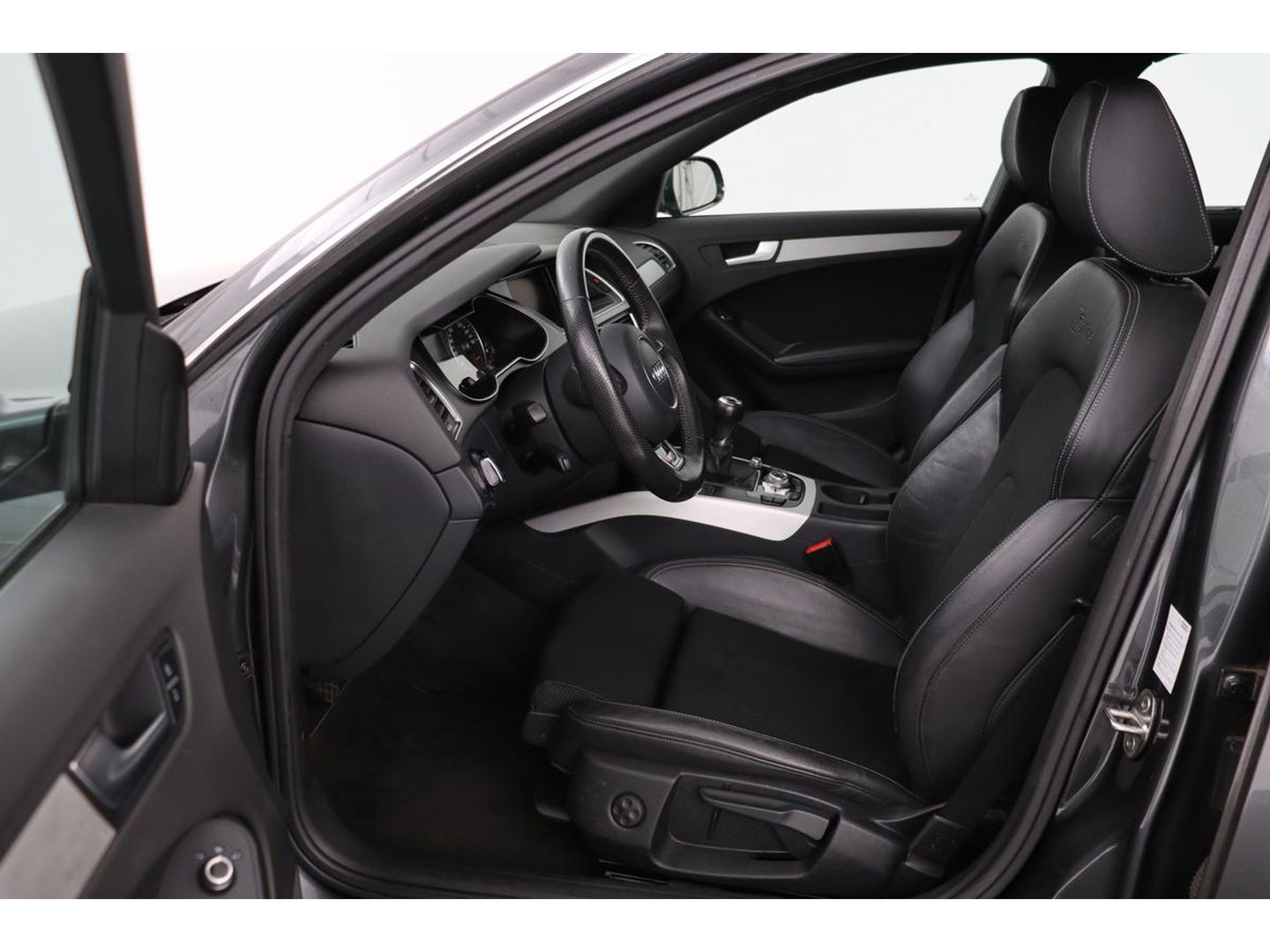 Audi A4 1.8 TFSI Sport | Xenon | Half leder | Navigatie | Sportstoelen | Climate control | Parkeerhulp | Cruise control | Bluetooth | S Line