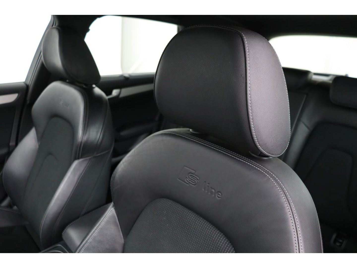 Audi A4 1.8 TFSI Sport | Xenon | Half leder | Navigatie | Sportstoelen | Climate control | Parkeerhulp | Cruise control | Bluetooth | S Line