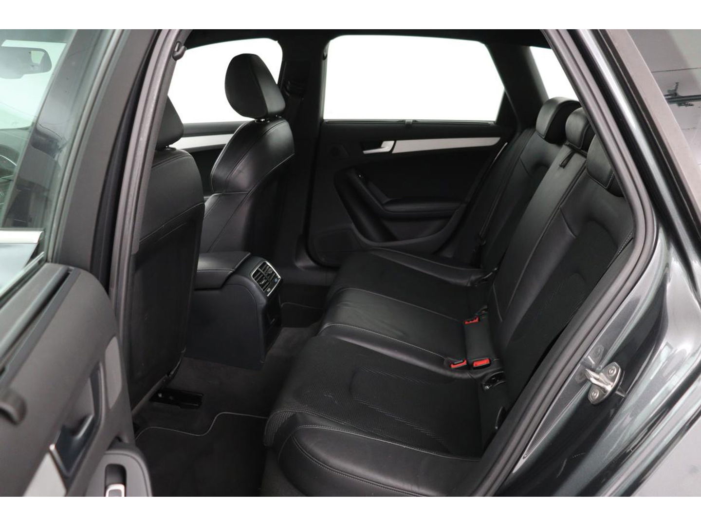 Audi A4 1.8 TFSI Sport | Xenon | Half leder | Navigatie | Sportstoelen | Climate control | Parkeerhulp | Cruise control | Bluetooth | S Line