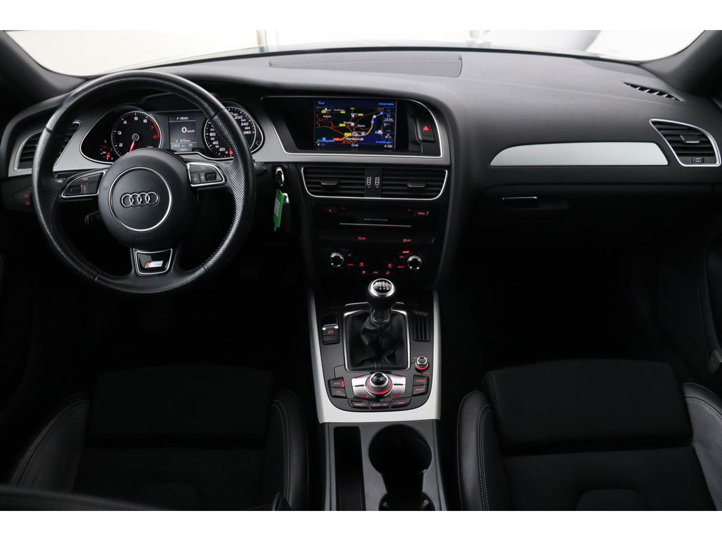 Audi A4 1.8 TFSI Sport | Xenon | Half leder | Navigatie | Sportstoelen | Climate control | Parkeerhulp | Cruise control | Bluetooth | S Line