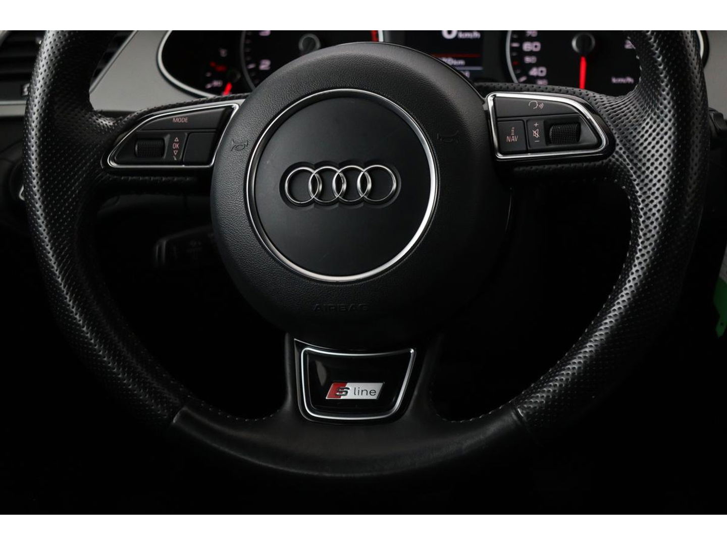 Audi A4 1.8 TFSI Sport | Xenon | Half leder | Navigatie | Sportstoelen | Climate control | Parkeerhulp | Cruise control | Bluetooth | S Line