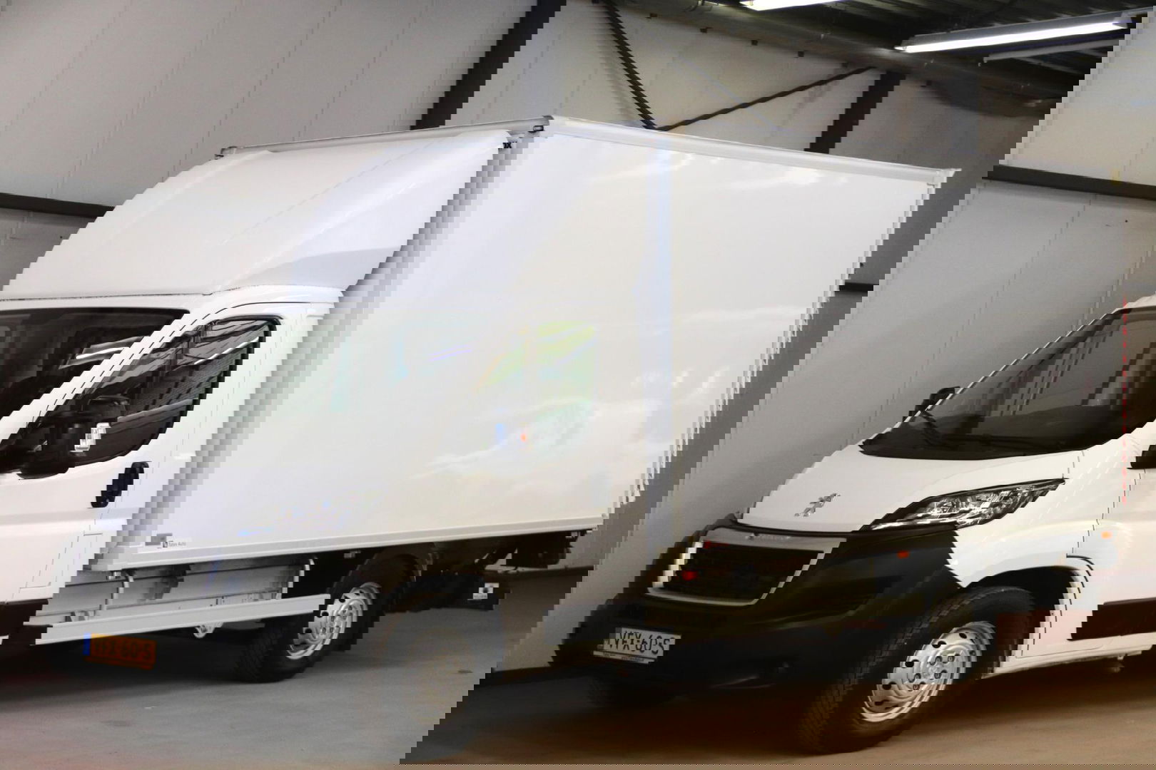 Peugeot Boxer 2.2 165 PK BAKWAGEN MET LAADKLEP EN ZIJDEUR
