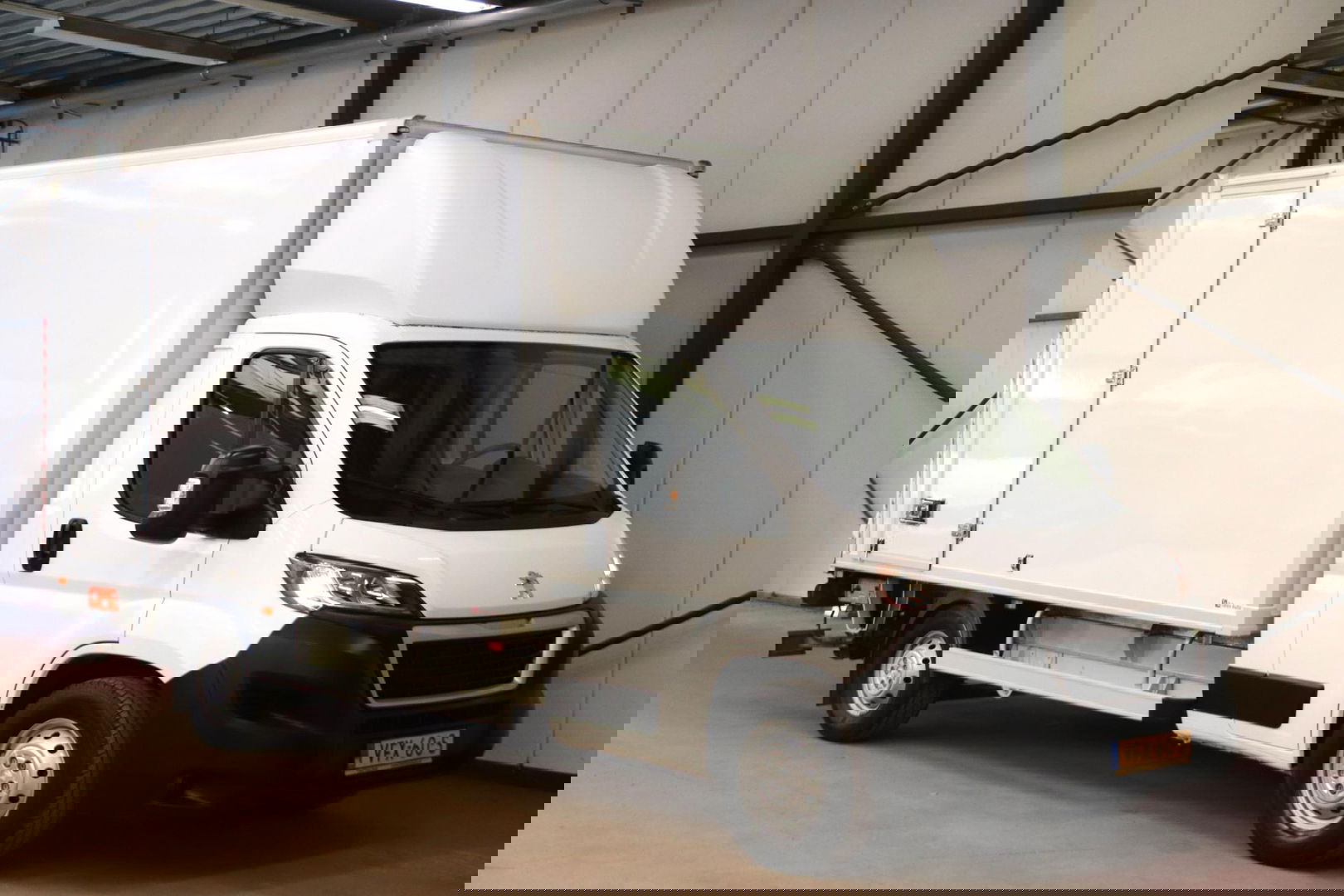 Peugeot Boxer 2.2 165 PK BAKWAGEN MET LAADKLEP EN ZIJDEUR
