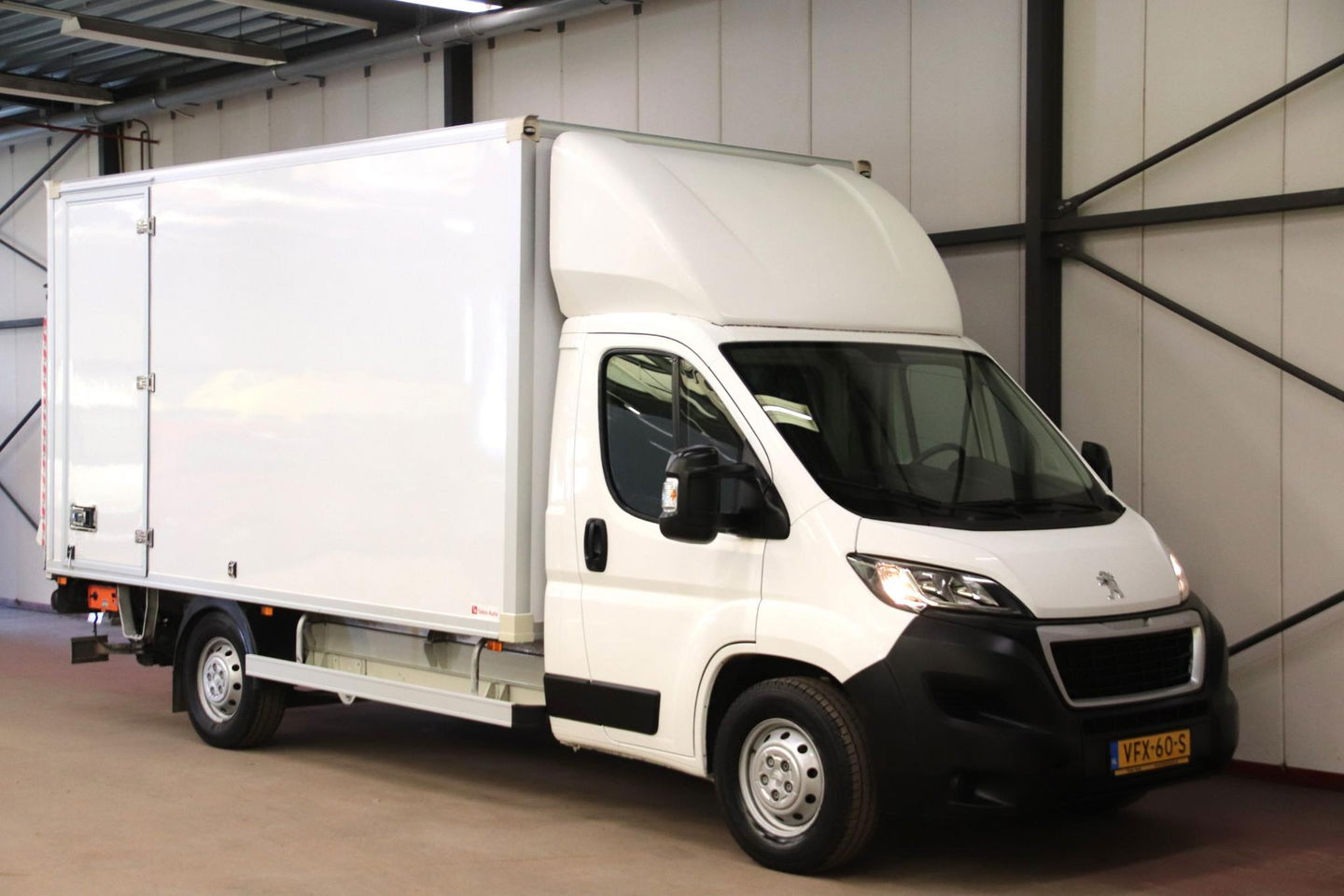 Peugeot Boxer 2.2 165 PK BAKWAGEN MET LAADKLEP EN ZIJDEUR