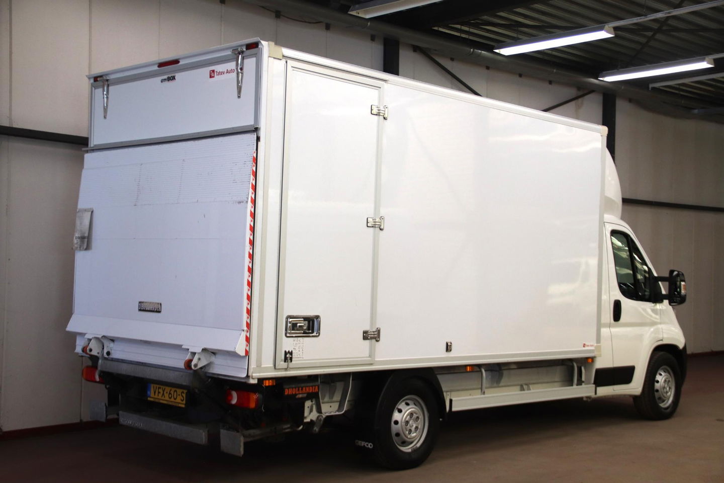 Peugeot Boxer 2.2 165 PK BAKWAGEN MET LAADKLEP EN ZIJDEUR