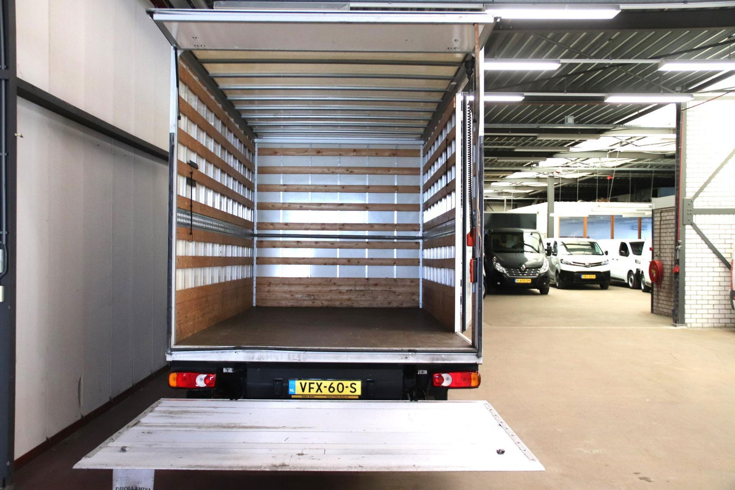 Peugeot Boxer 2.2 165 PK BAKWAGEN MET LAADKLEP EN ZIJDEUR