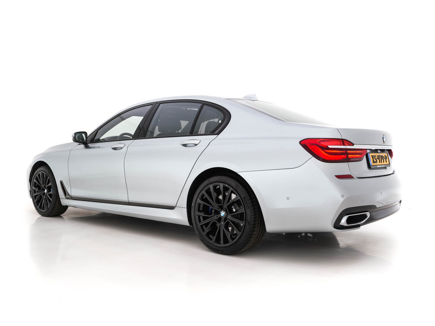 BMW 7 Serie 740d xDrive High Executive M-Sport-Pack Aut. *PANO | NAPPA-FULL-LEATHER | ADAPT.CRUISE | LASER-LED | SOFT-CLOSE | BOWERS/WILKINS-AUDIO | MEMORY-PACK | BLINDSPOT | TOP-VIEW | DAB+ | HEAD-UP | SHIFT-PADDLES | KEYLESS | 20''ALU*