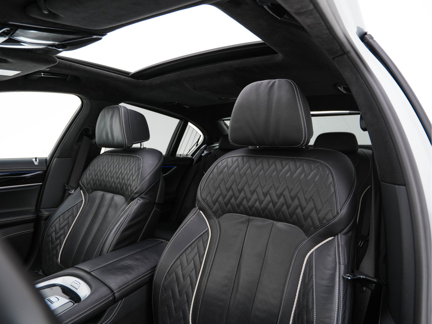 BMW 7 Serie 740d xDrive High Executive M-Sport-Pack Aut. *PANO | NAPPA-FULL-LEATHER | ADAPT.CRUISE | LASER-LED | SOFT-CLOSE | BOWERS/WILKINS-AUDIO | MEMORY-PACK | BLINDSPOT | TOP-VIEW | DAB+ | HEAD-UP | SHIFT-PADDLES | KEYLESS | 20''ALU*