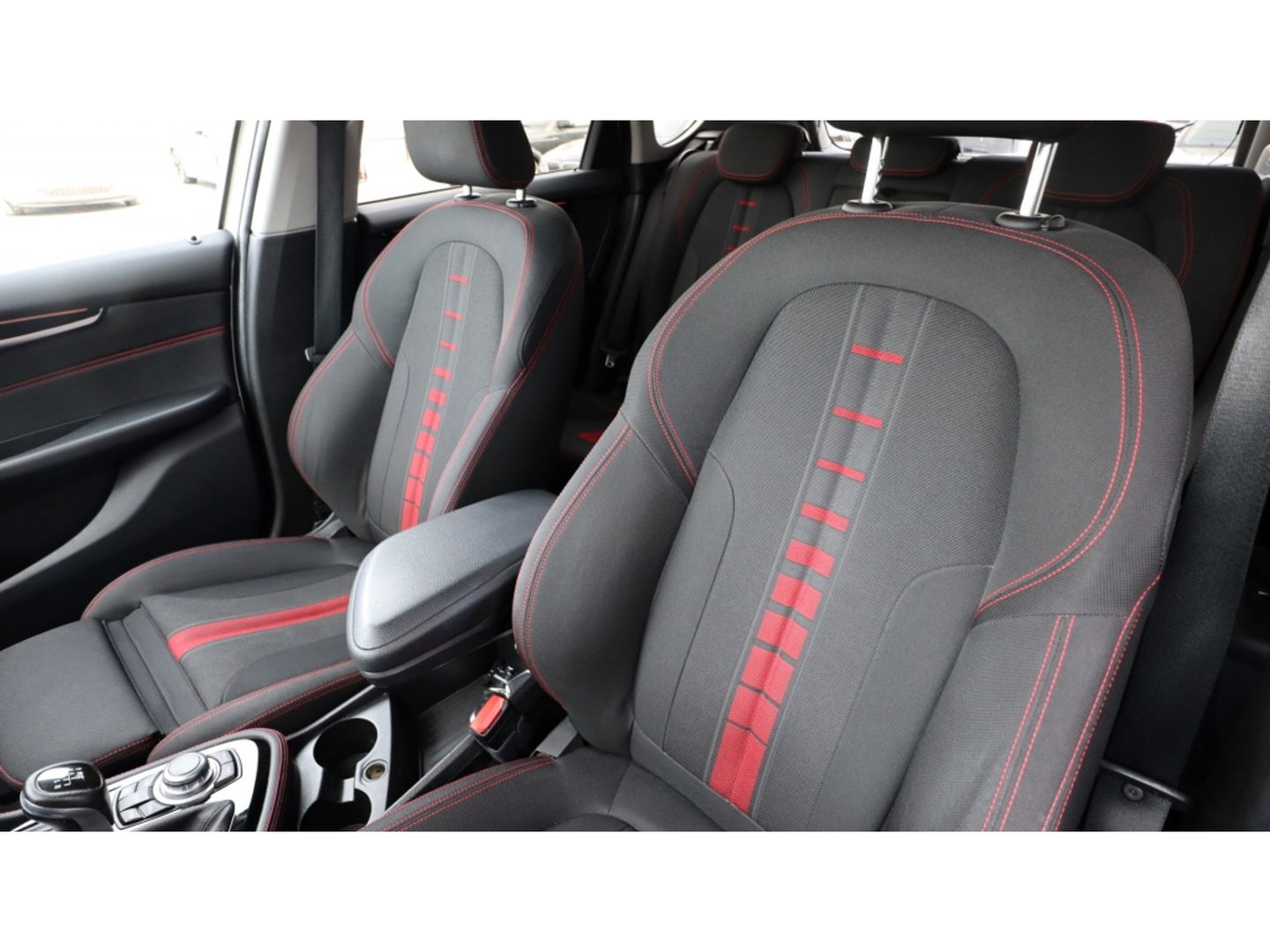 BMW 2 Serie Active Tourer 218i Sport | Led | Media | Stoelverw | PDC | Clima | Navi