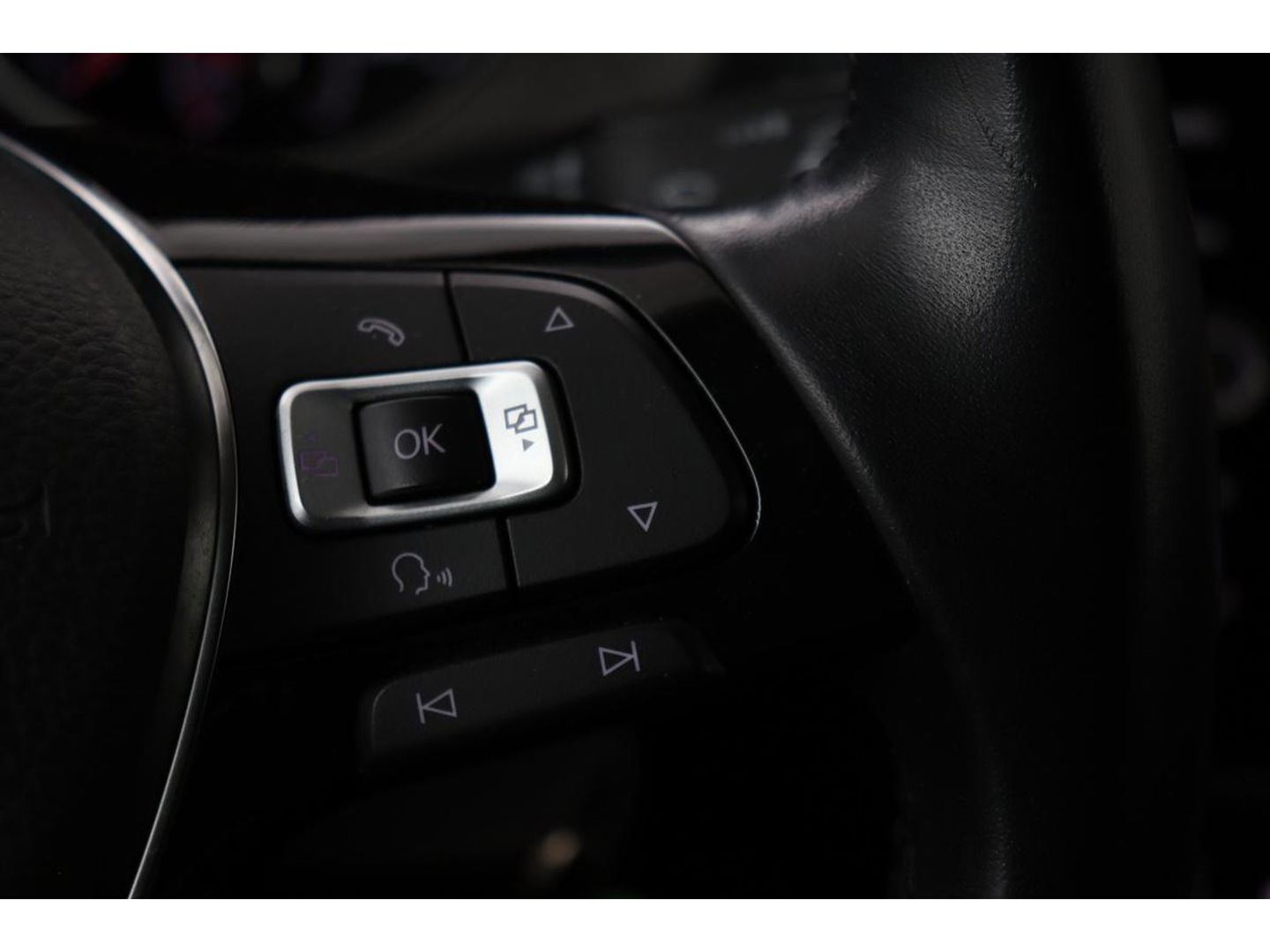 Volkswagen Golf 1.0 TSI Comfortline | Automaat | Adaptive cruise | Carplay | Navigatie | PDC | Climate control | Bluetooth