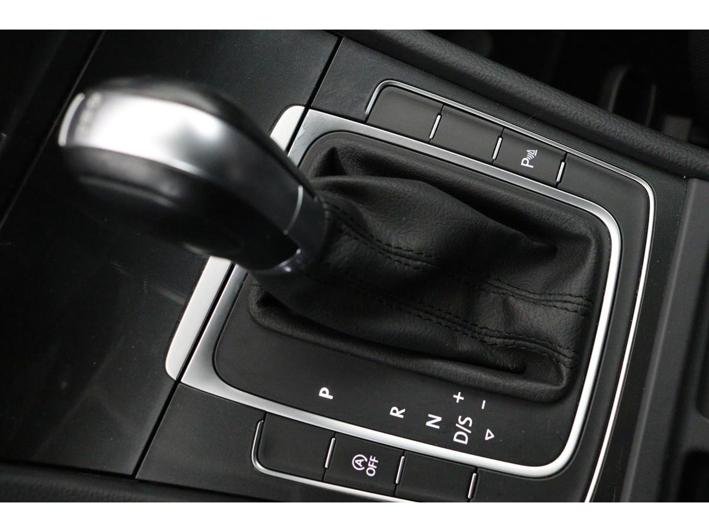 Volkswagen Golf 1.0 TSI Comfortline | Automaat | Adaptive cruise | Carplay | Navigatie | PDC | Climate control | Bluetooth