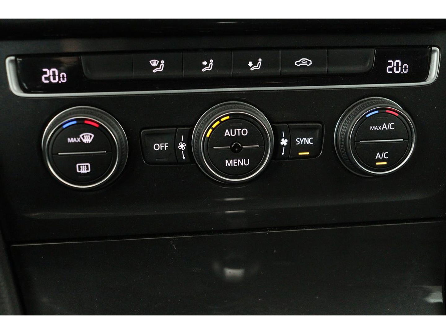 Volkswagen Golf 1.0 TSI Comfortline | Automaat | Adaptive cruise | Carplay | Navigatie | PDC | Climate control | Bluetooth