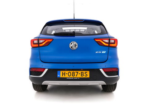 MG ZS EV Luxury 45 kWh (INCL-BTW) *PANO | FULL-LEATHER | CCS-FASTLOADER | KEYLESS | NAVI-FULLMAP | ADAPTIVE-CRUISE | CAMERA | HEATED-SEATS | CARPLAY | LANE-ASSIST | SPORT-SEATS | 17"ALU*