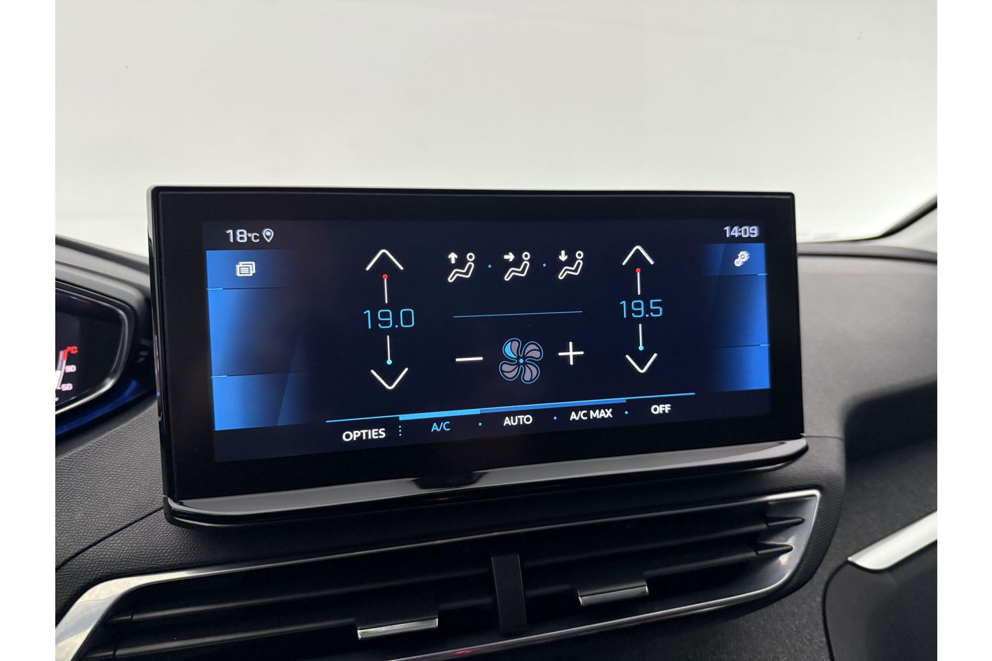 Peugeot 5008 1.2 PureTech 7 Persoons 360Camera LED Sfeer Virtual Carplay Clima Cruise Navi 18"LMV PDC