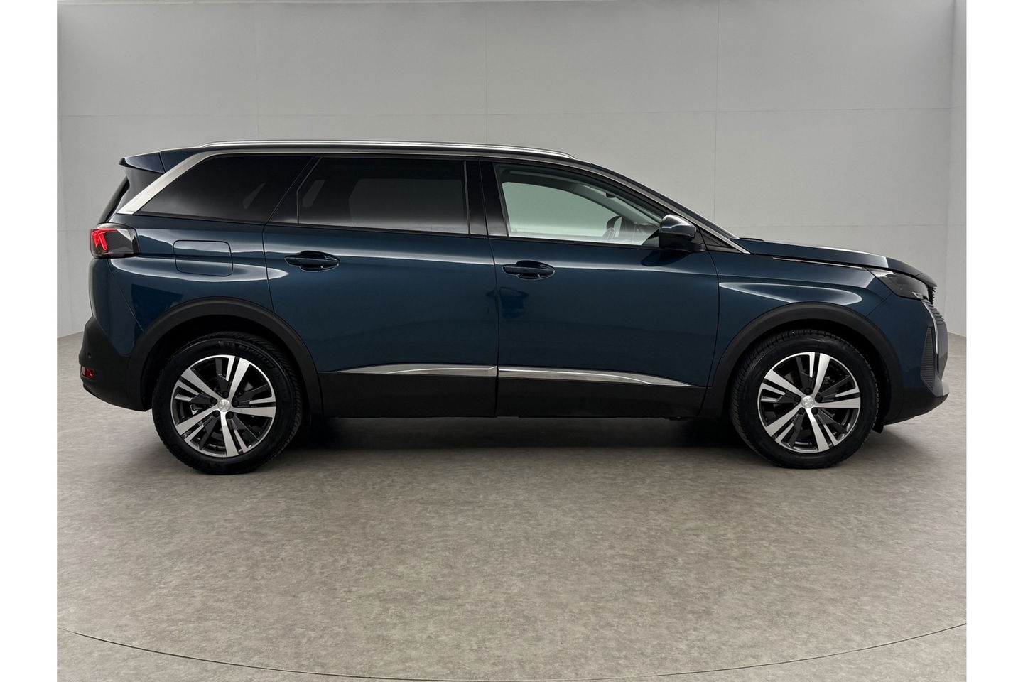 Peugeot 5008 1.2 PureTech 7 Persoons 360Camera LED Sfeer Virtual Carplay Clima Cruise Navi 18"LMV PDC