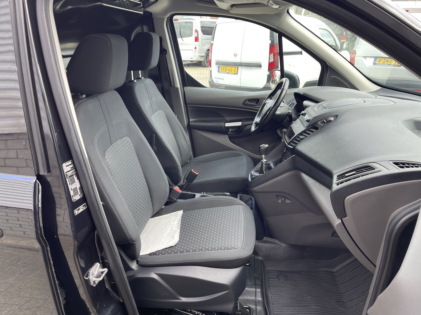 Ford Transit Connect 1.5 EcoBlue L1 Trend / vaste prijs rijklaar € 13.950 ex btw / lease vanaf € 274 / airco / cruise control / parkeersensoren voor en achter !