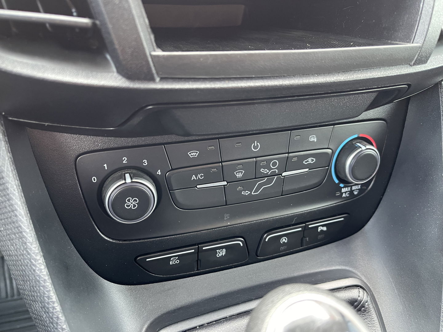 Ford Transit Connect 1.5 EcoBlue L1 Trend / vaste prijs rijklaar € 13.950 ex btw / lease vanaf € 274 / airco / cruise control / parkeersensoren voor en achter !