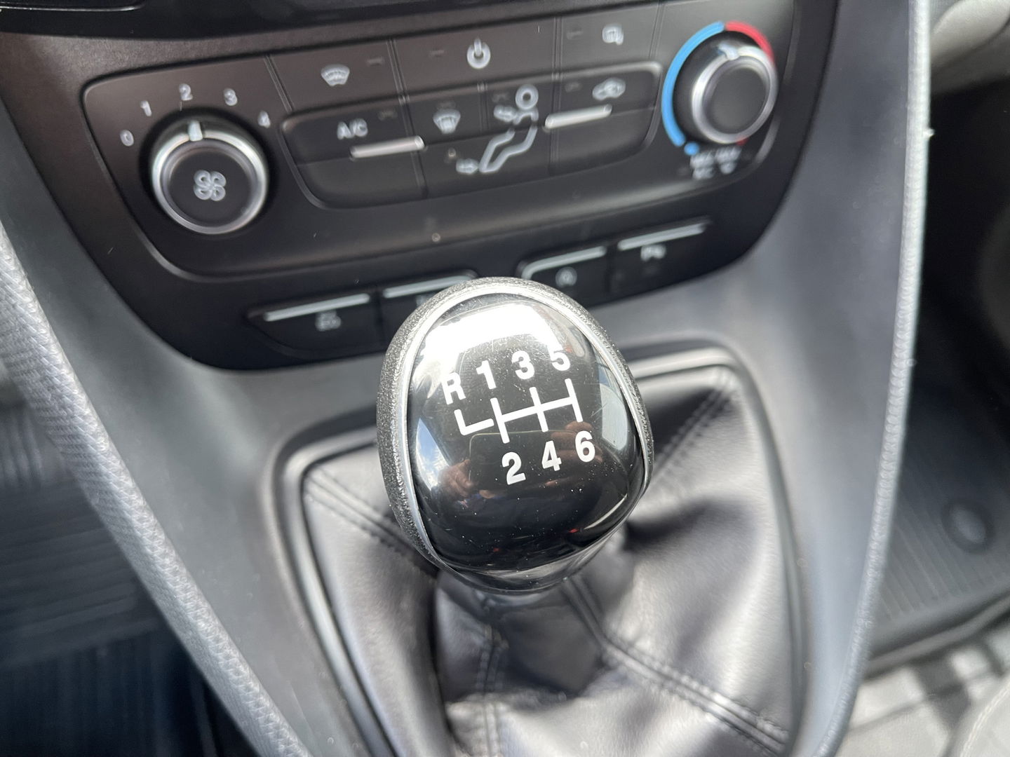 Ford Transit Connect 1.5 EcoBlue L1 Trend / vaste prijs rijklaar € 13.950 ex btw / lease vanaf € 274 / airco / cruise control / parkeersensoren voor en achter !