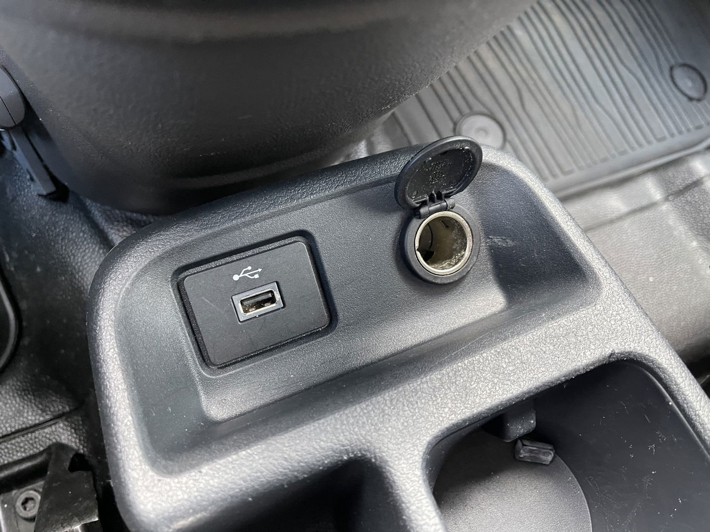 Ford Transit Connect 1.5 EcoBlue L1 Trend / vaste prijs rijklaar € 13.950 ex btw / lease vanaf € 274 / airco / cruise control / parkeersensoren voor en achter !