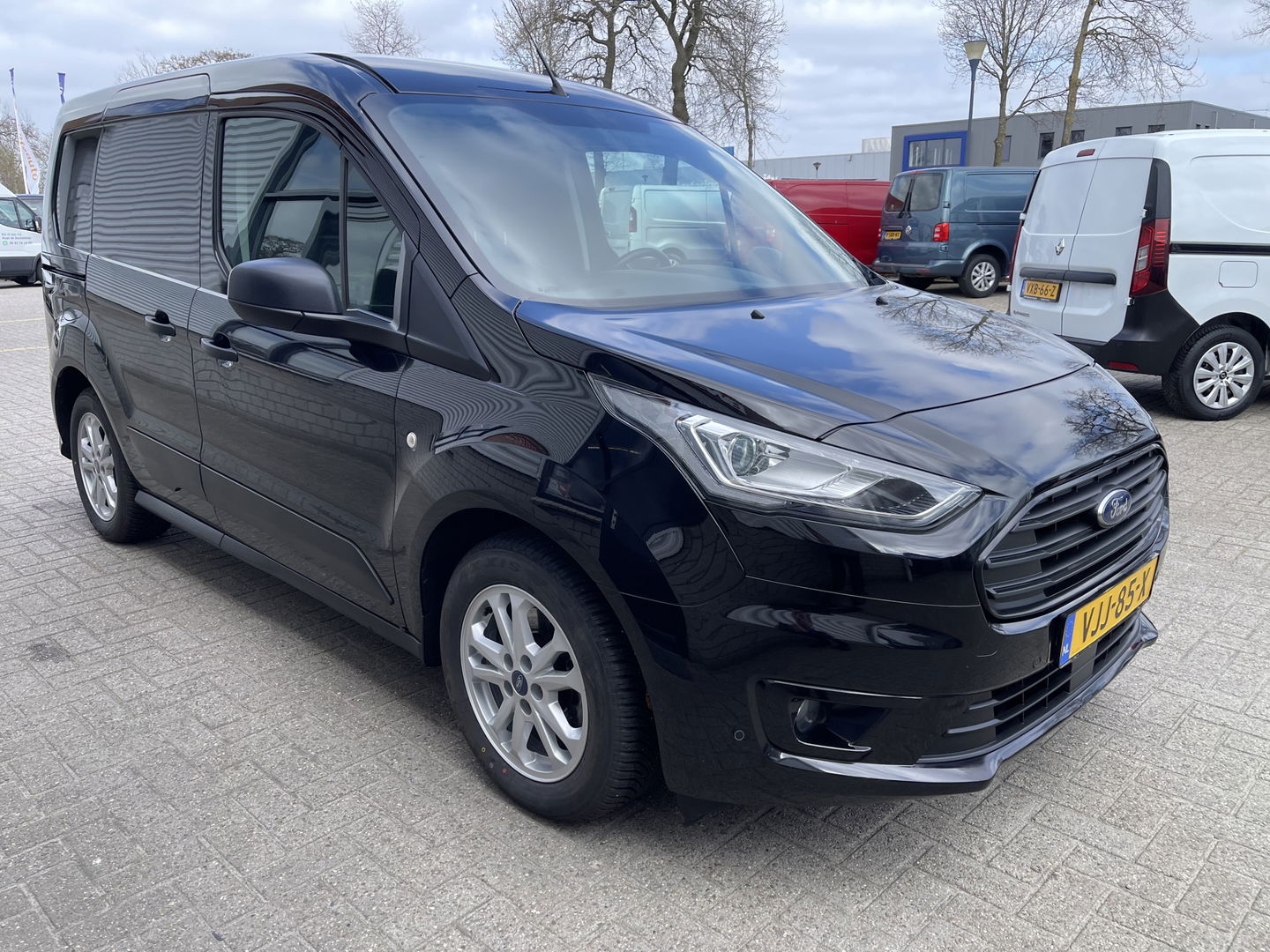Ford Transit Connect 1.5 EcoBlue L1 Trend / vaste prijs rijklaar € 13.950 ex btw / lease vanaf € 274 / airco / cruise control / parkeersensoren voor en achter !