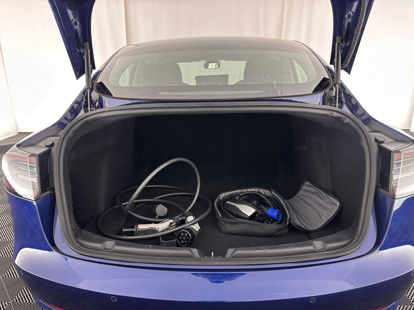 Tesla Model 3 Long Range AWD 75 kWh [ 3-Fase ] (INCL-BTW) Aut. *PANO | AUTO-PILOT | NAPPA-LEATHER | KEYLESS | FULL-LED | MEMORY-PACK | SURROUND-VIEW | DAB | CARPLAY | DIGI-COCKPIT | LANE-ASSIST | COMFORT-SEATS | 19"ALU*